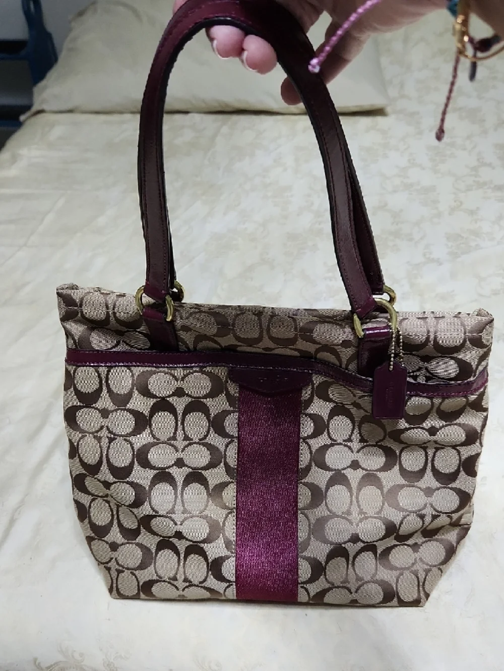Coach Signature VINTAGE Tote with Burgundy Trim and Beige Jacquard - Picture 2 of 16